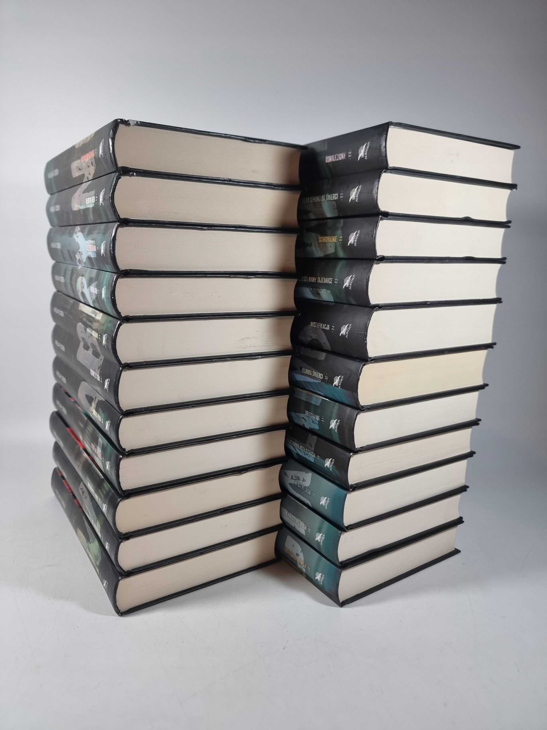 W Labiryncie Kłamstw / zestaw 22 książek / Harlan Coben