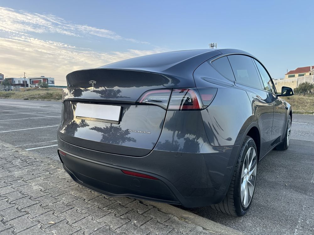 TESLA MODEL Y LONG RANGE DUAL MOTOR AWD( 45 mil kms )