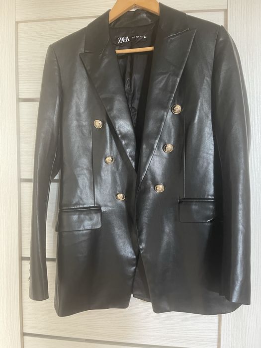 Піджак з екошкіри zara