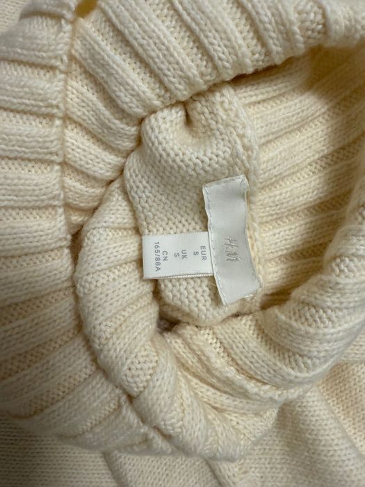 Молочний светр H&M