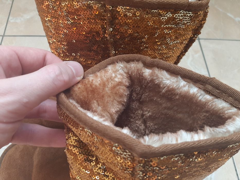 Продам женские угги , зимнии сапоги валенки хорошее состояние, 38р.