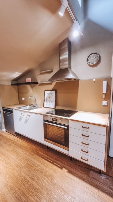 Apartamento T1+2 Renovado e mobilado com Vista Mar