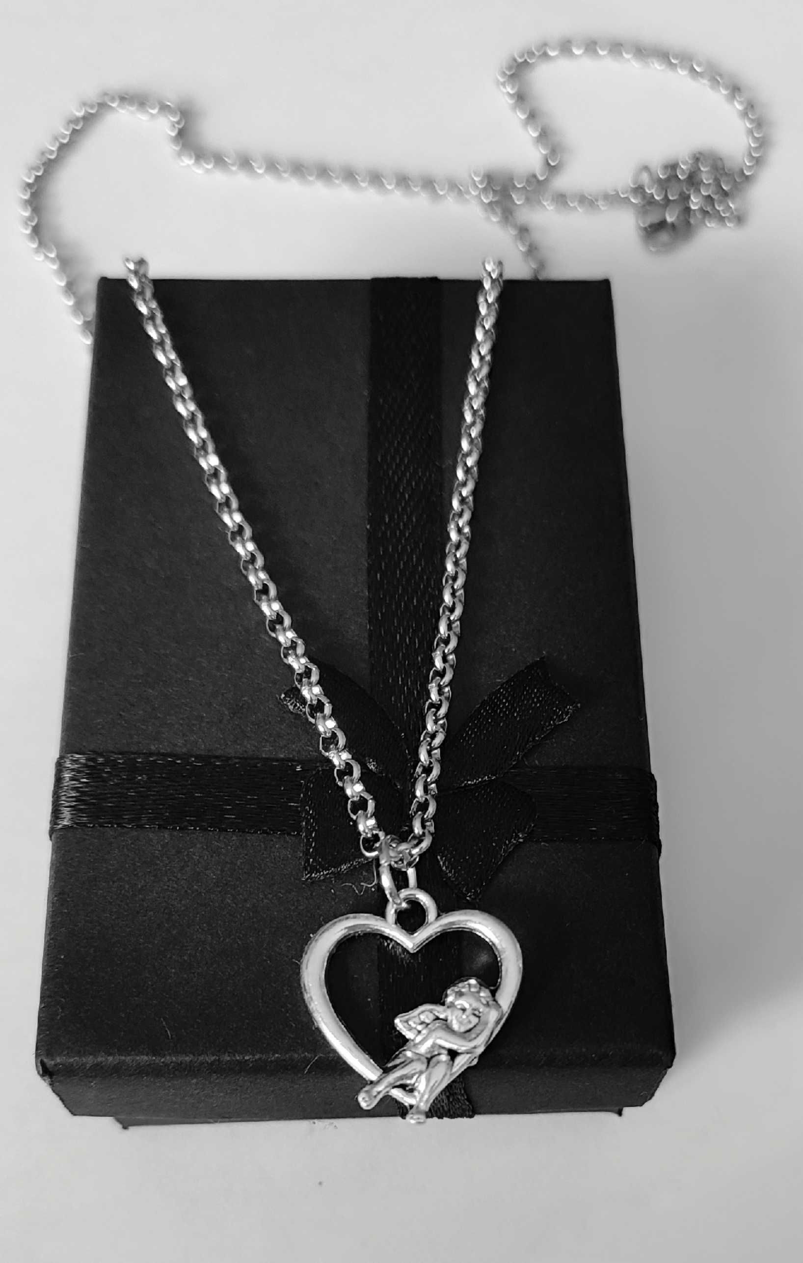 Naszyjnik, łańcuszek z zawieszką , serce z aniołkiem, splot Rolo ,55cm
