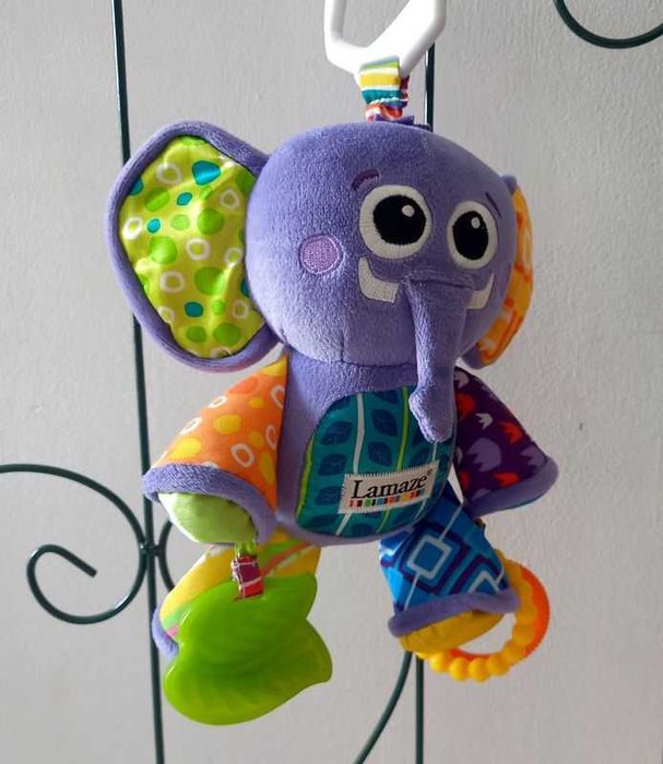 Pluszowa sensoryczna zawieszka, fioletowy Słonik  Tomy Lamaze