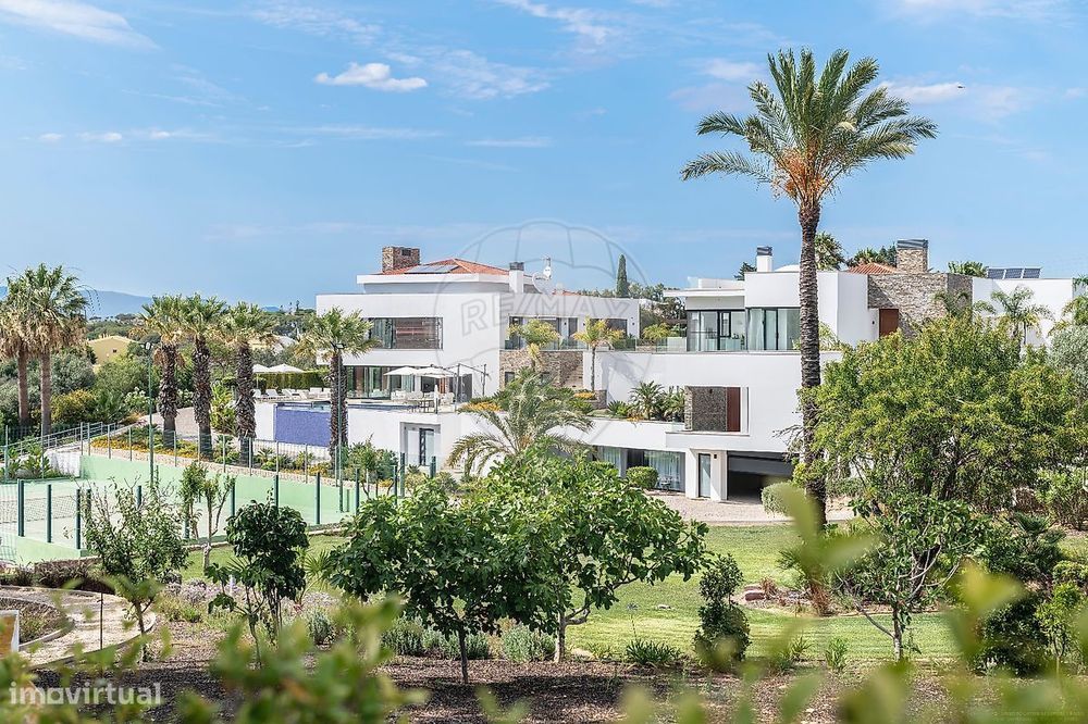 Moradia T8 para venda