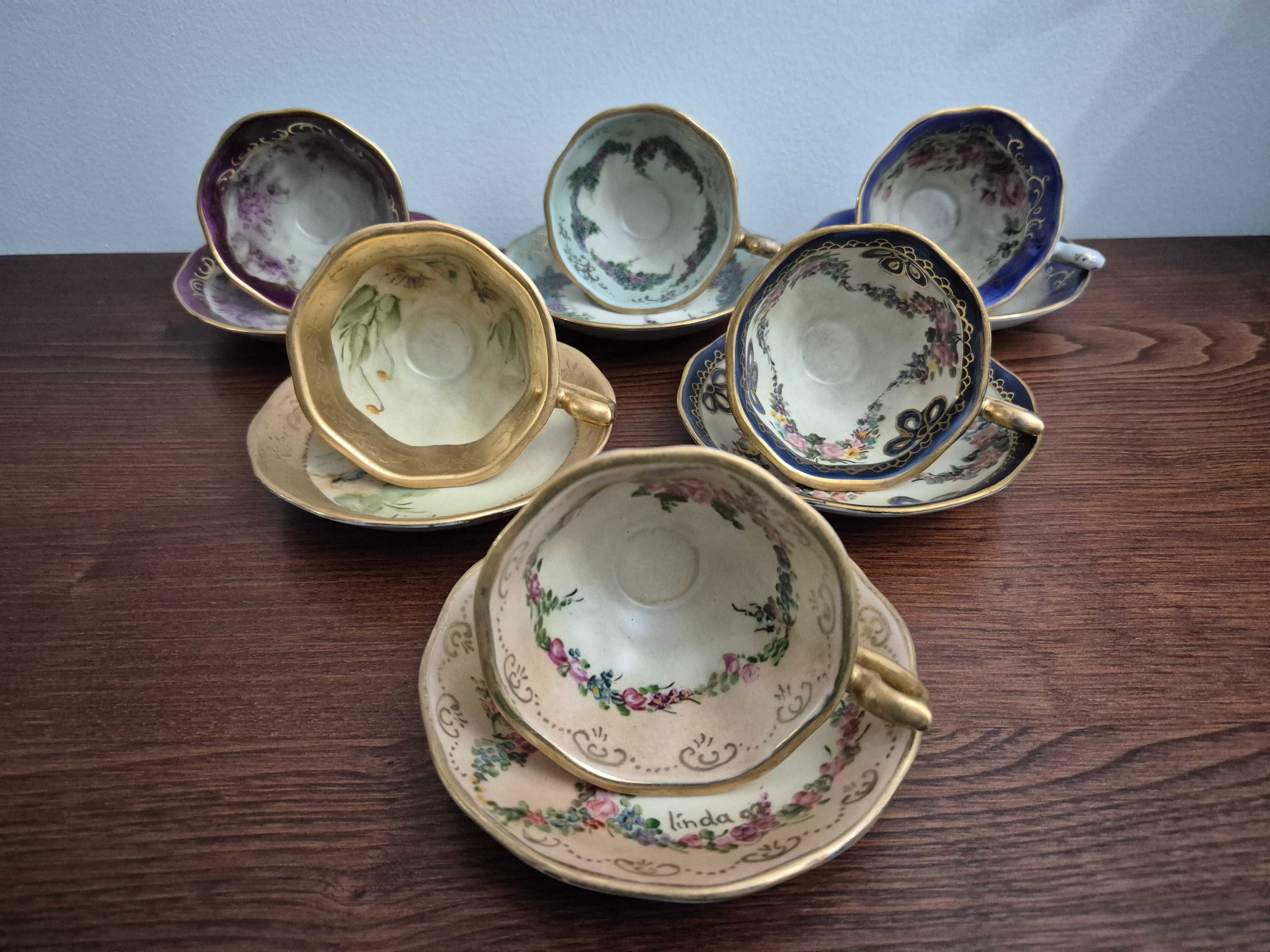 Conjunto de 13 peças em porcelana pintadas à mão