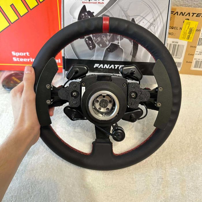 Кастомный Руль Fanatec ClubSport Universal Hub + Momo обод 33см.Идеал!