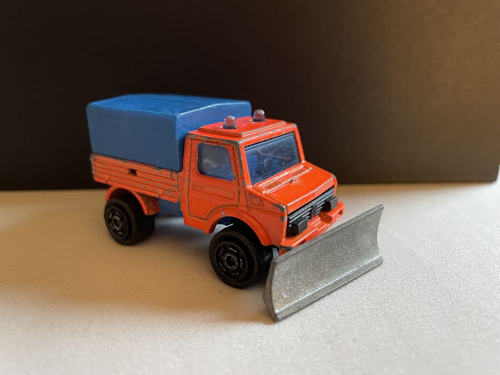 Majorette Mercedes Unimog pług śnieżny