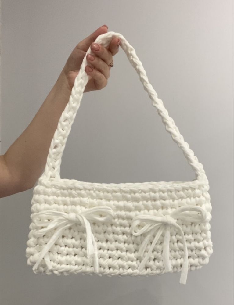 Torebka na szydełku z kokardkami biała handmade