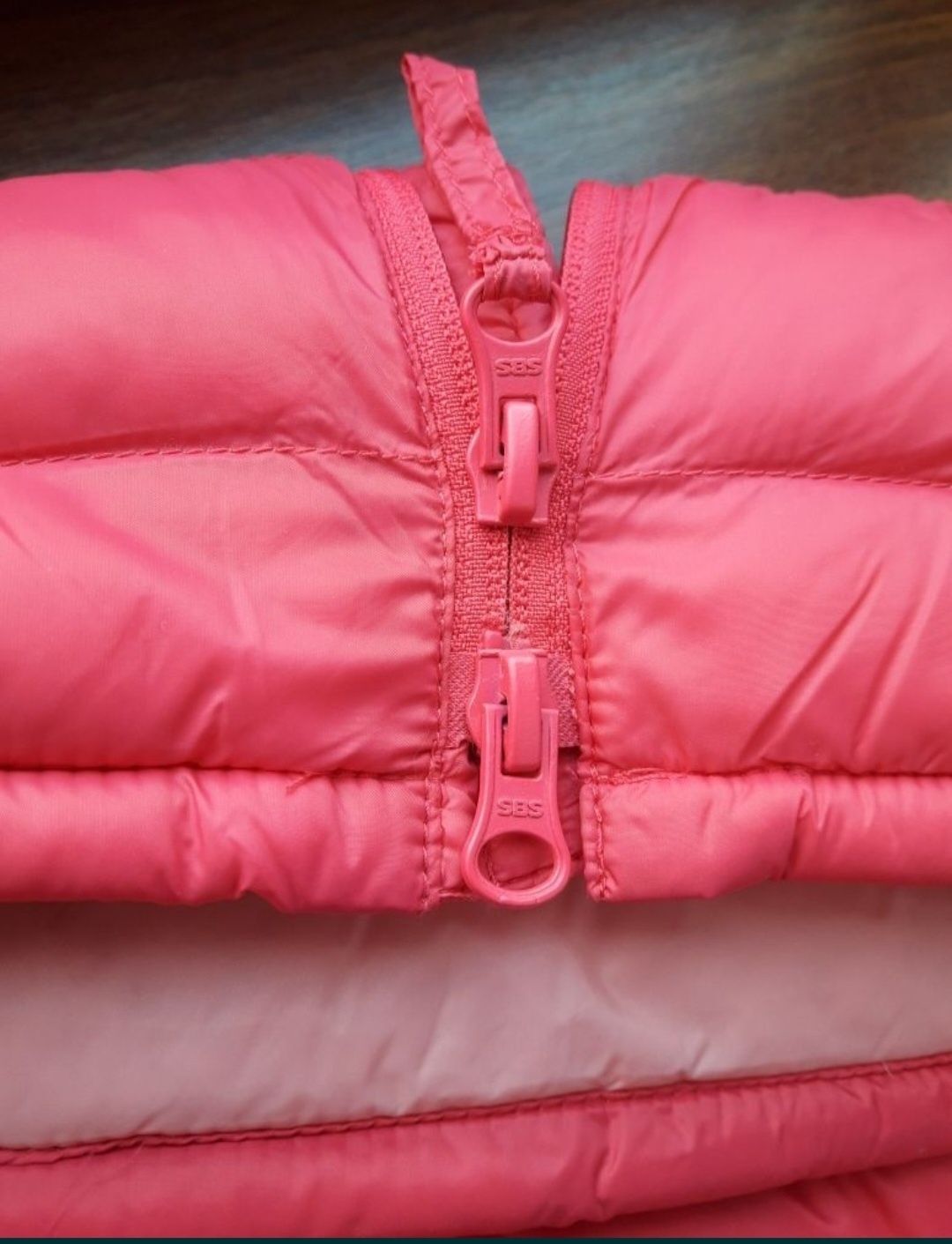 Продам новую куртку девочке  Mountain 9-10 лет.