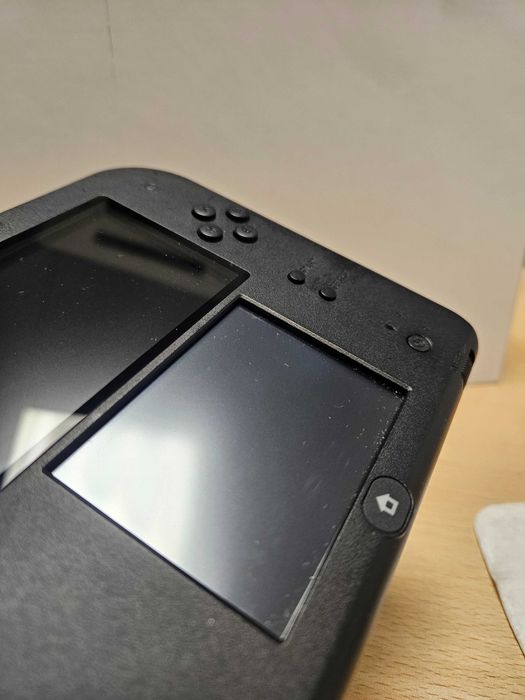 Nintendo 2DS preta e azul