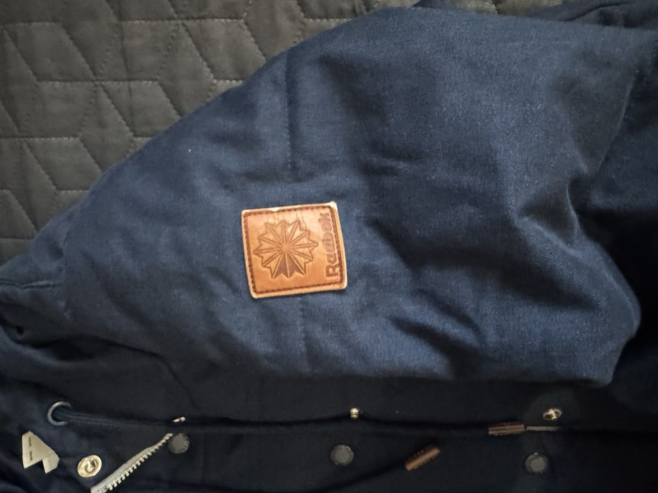 Продам женскую фирменую курточку Reebok