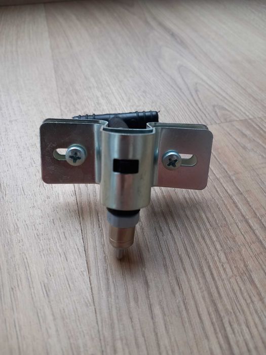 Poidło kropelkowe z mocowaniem dla królików do systemu pojenia