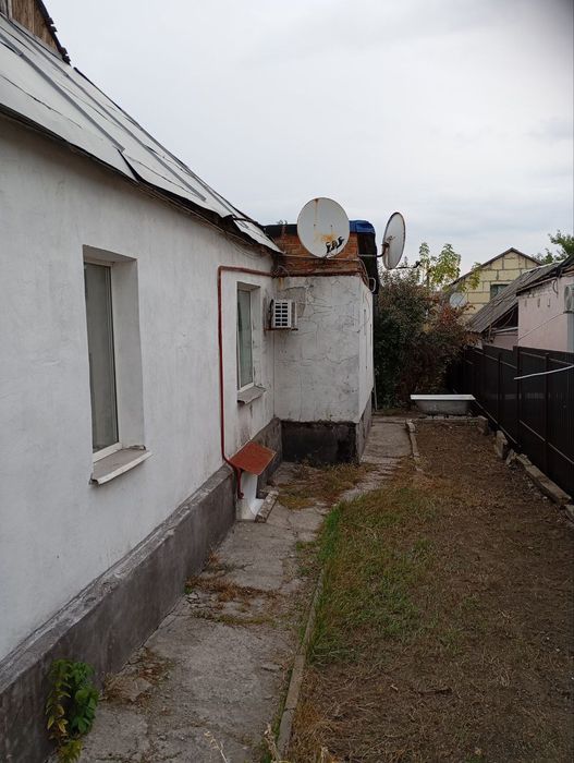 Продам півбудинку по вул Перемоги