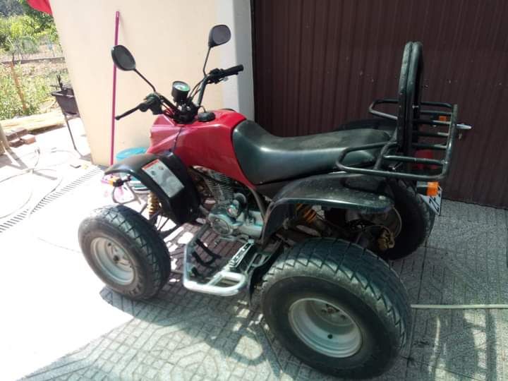 Vende se moto 4 164cc