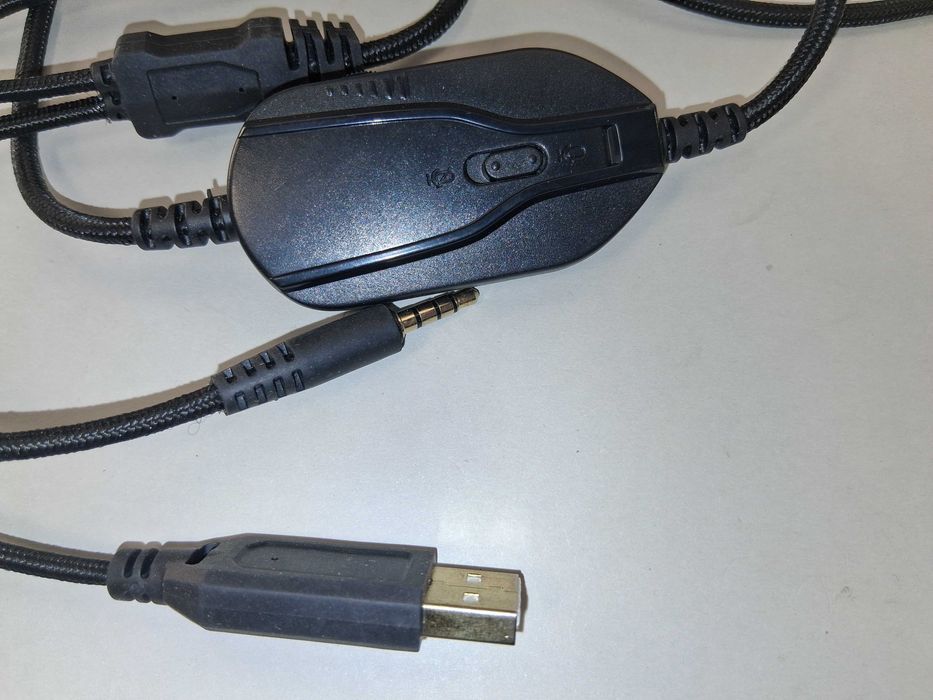 N229 Fachixy FC-100 Słuchawki Gamingowe RGB Mikrofon Multiplatform