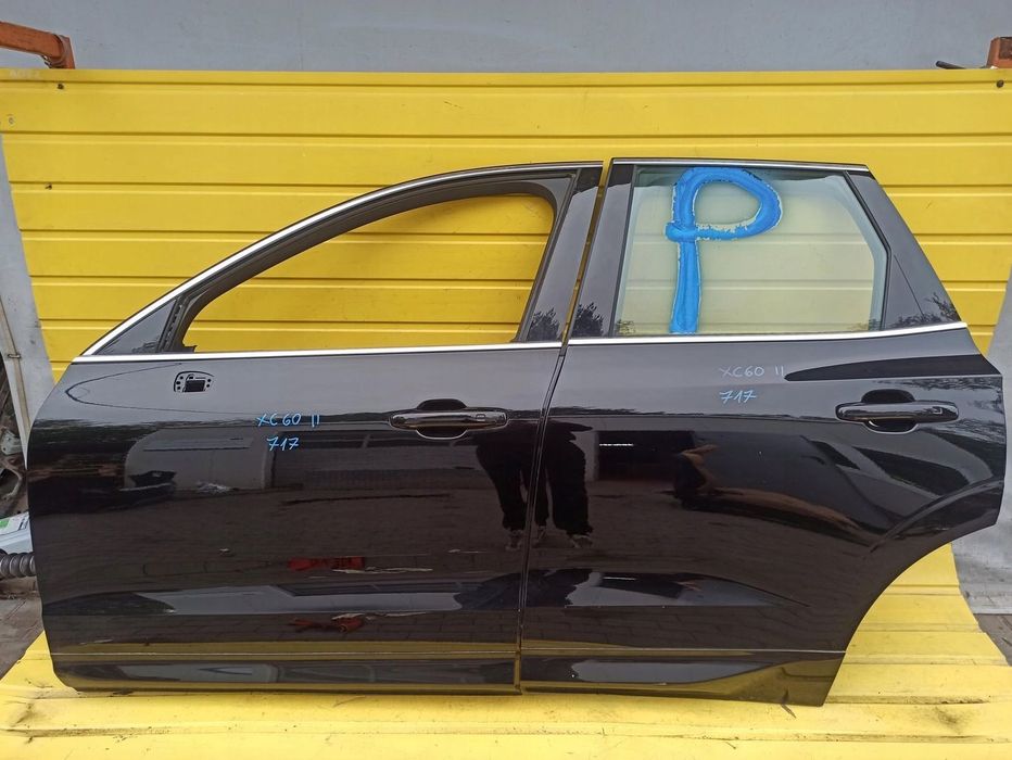 VOLVO XC60 II DRZWI PRZÓD TYŁ LEWE 717 2019R