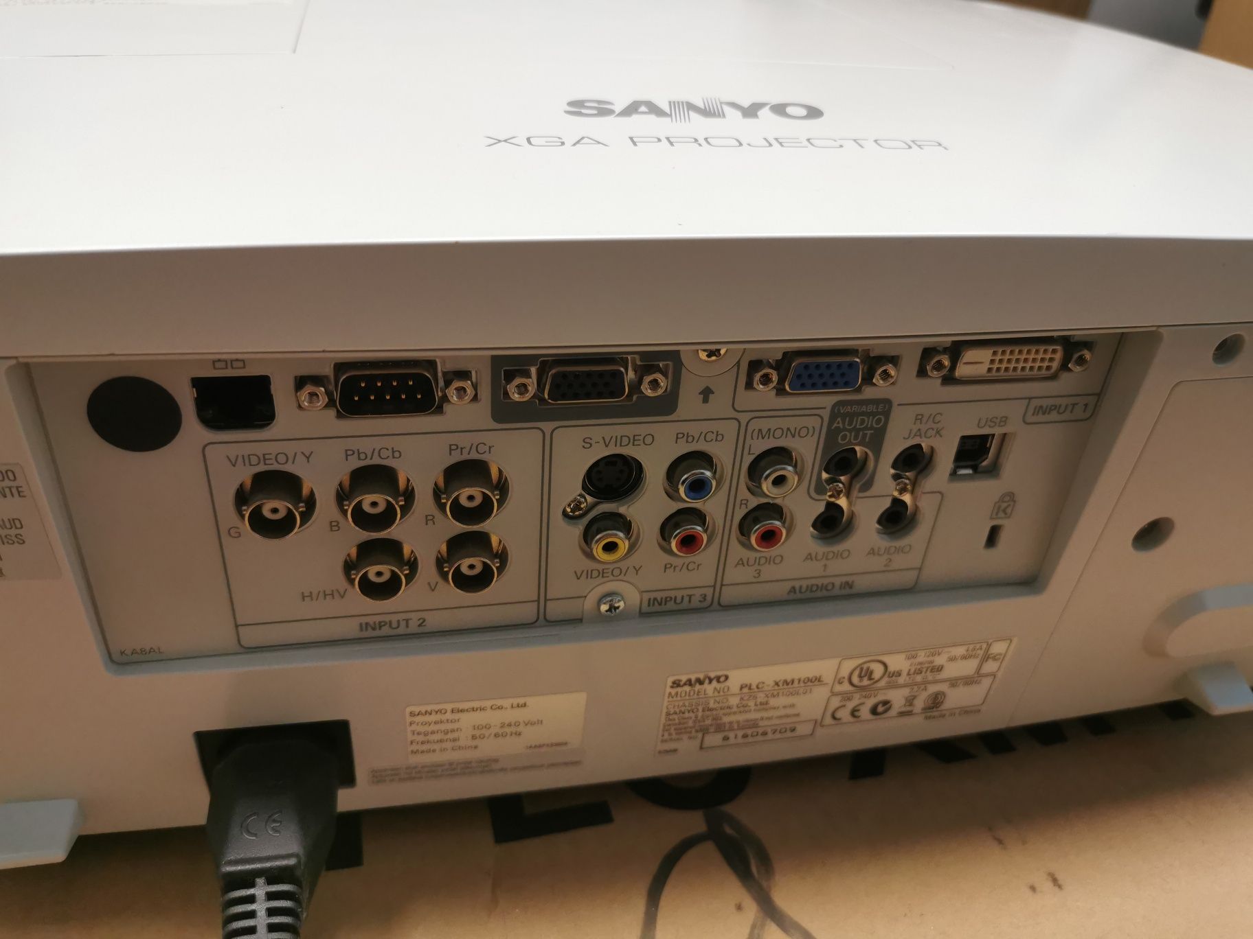 Projektor LCD Sanyo PLC-XM100L biały - do naprawy / na części
