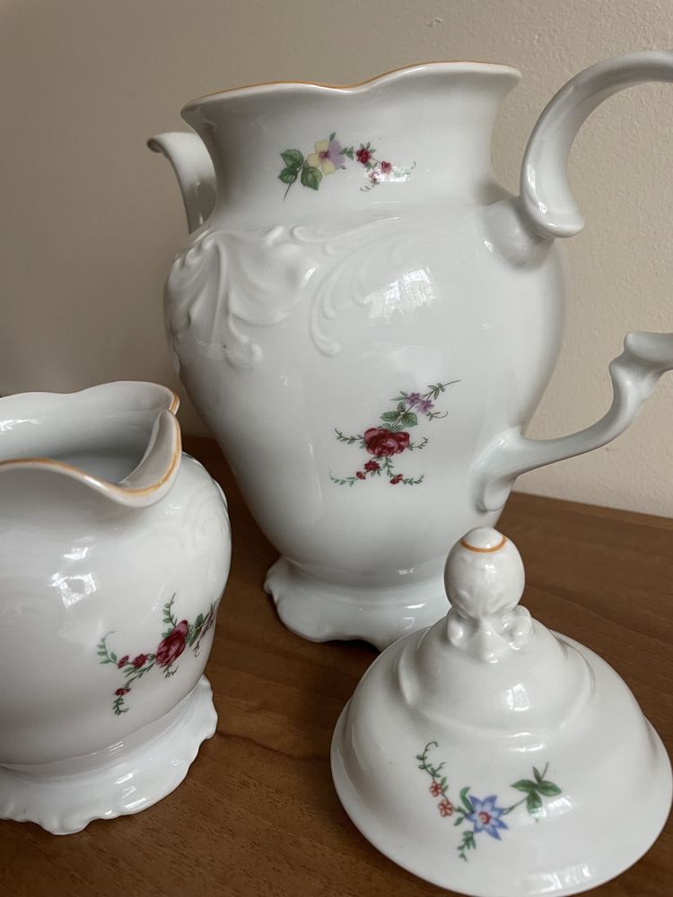 PRL - Wałbrzych - dzbanek / mlecznik / porcelana