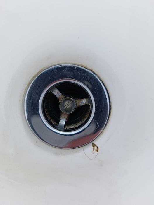 Wanna wolnostojąca w stylu ludwikowskim.