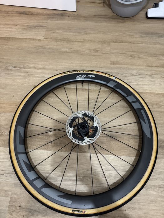 Roda frente Zipp 303 S em carbono, compatível com tubeless disco