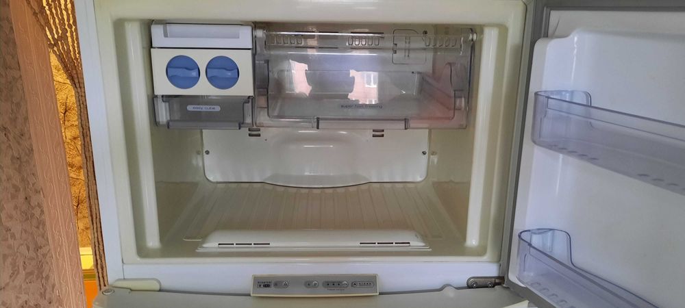 Холодильник Whirlpool
