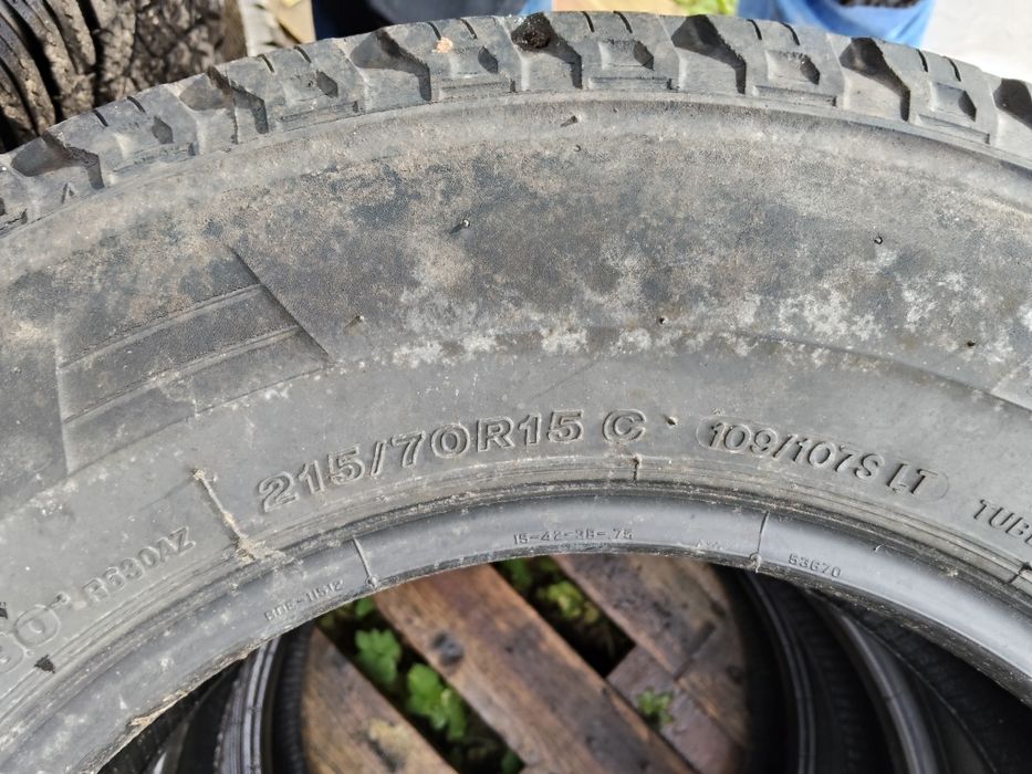 Opony 2szt Bridgestone 215/70R15C