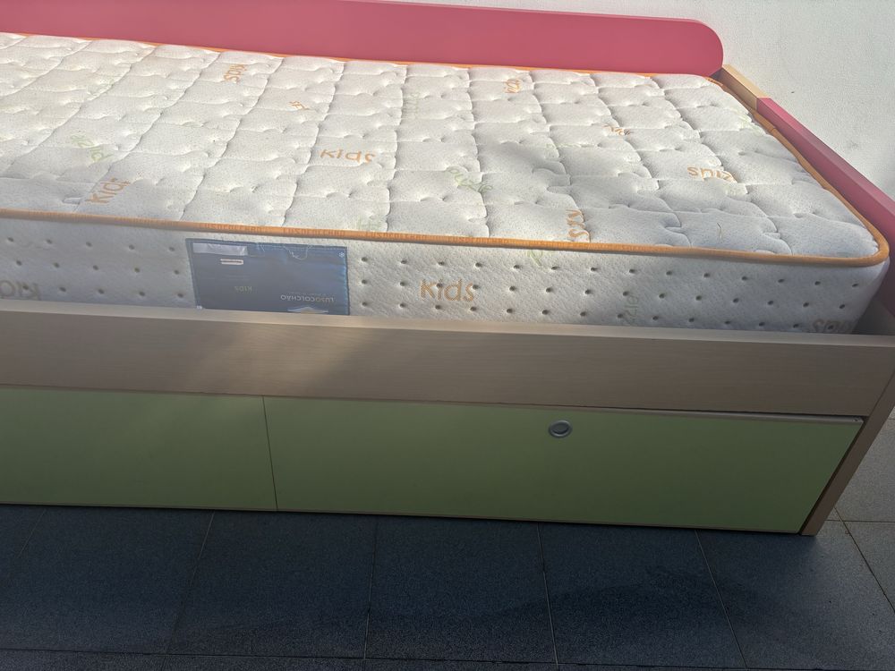 cama criança ou solteiro com colchao incluido