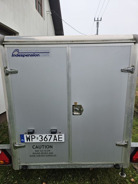 Przyczepa towarowa/furgon zamykana