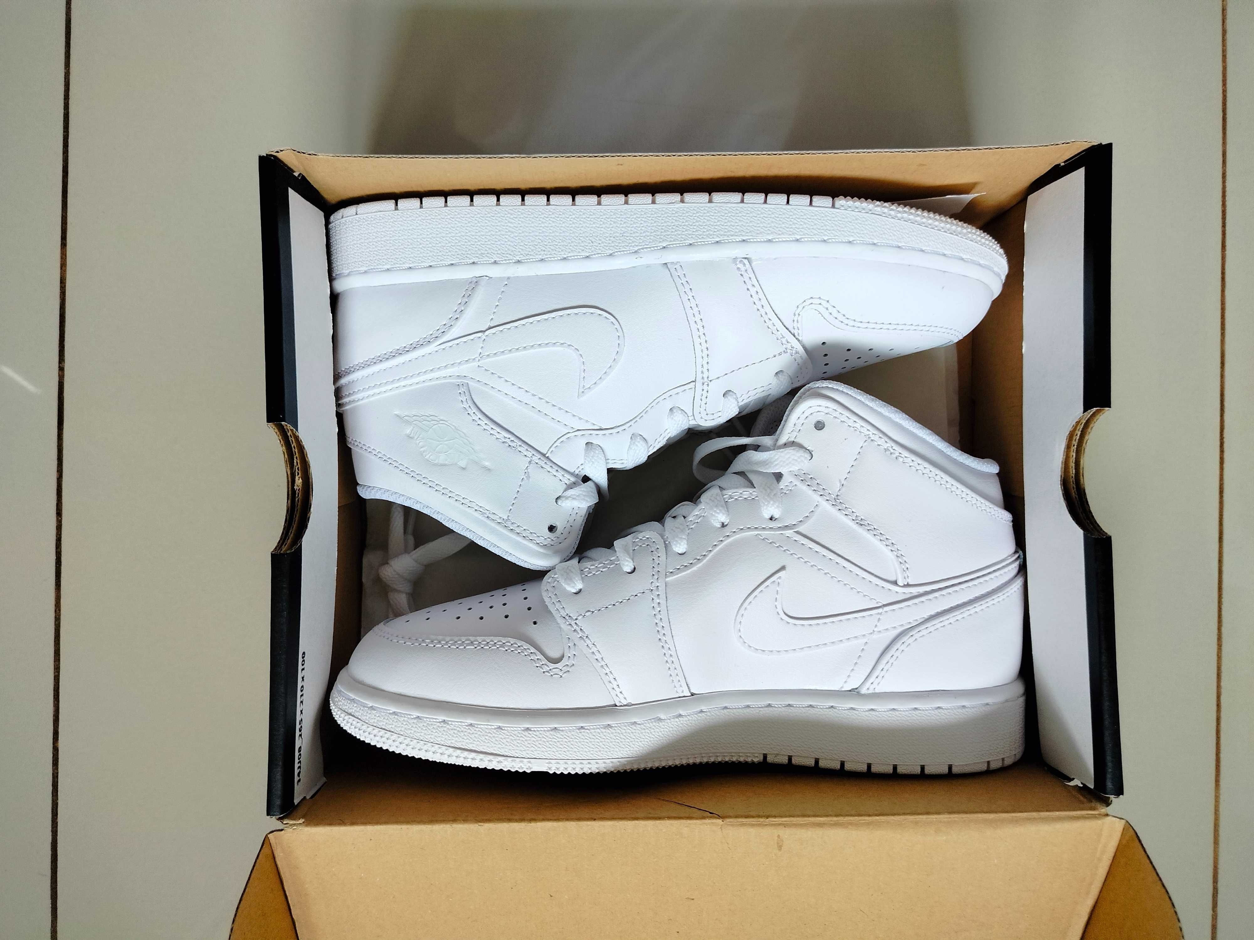 Air Jordan 1 Mid - Triple White r. 38