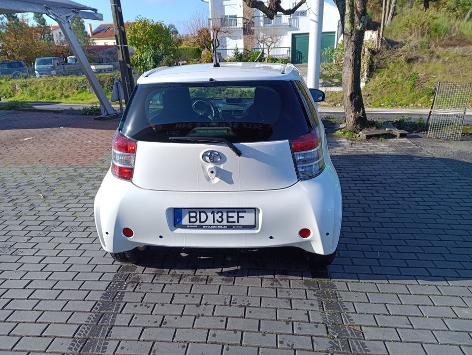 Toyota IQ em ótimo estado