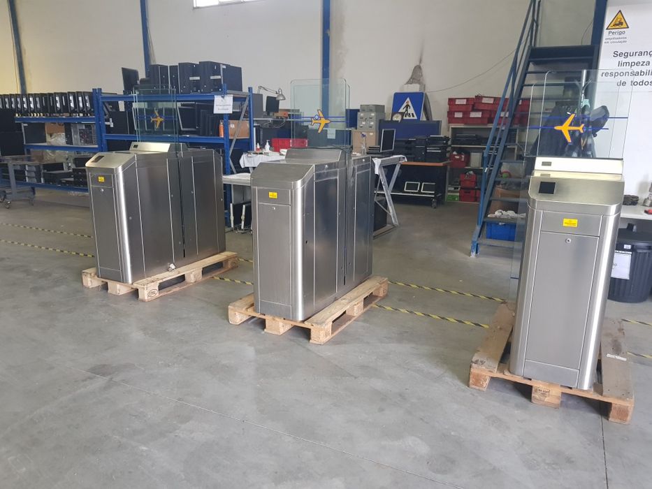 Grupo de controle de entrada e saida passageiros