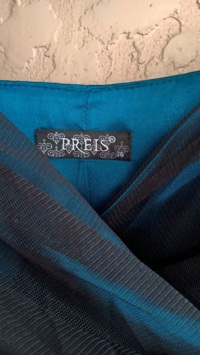 Нарядна жіноча сукня