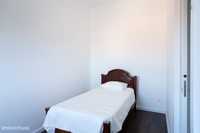 6107 - Quarto com cama de solteiro em apartamento com 2 quartos