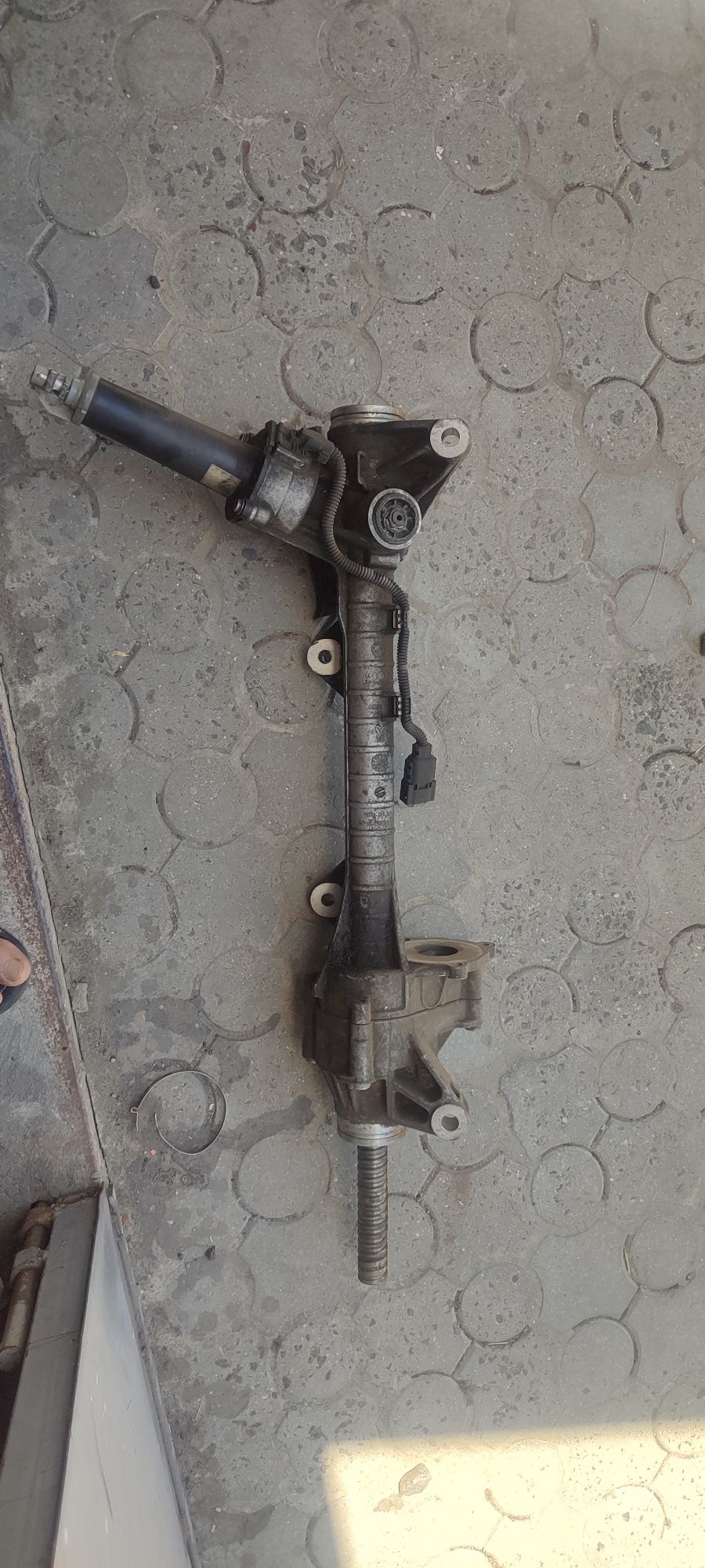 BMW рулевая рейка 7806 974 810 рейка F10.  7818974679