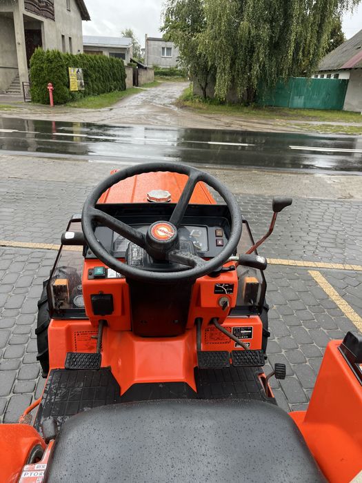 Traktor Hinomoto N189 4x4 wspomaganie rewers