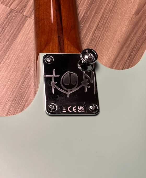 Продам электрогитару Fender Tom Delonge StarCaster (Blink-182) Нова.