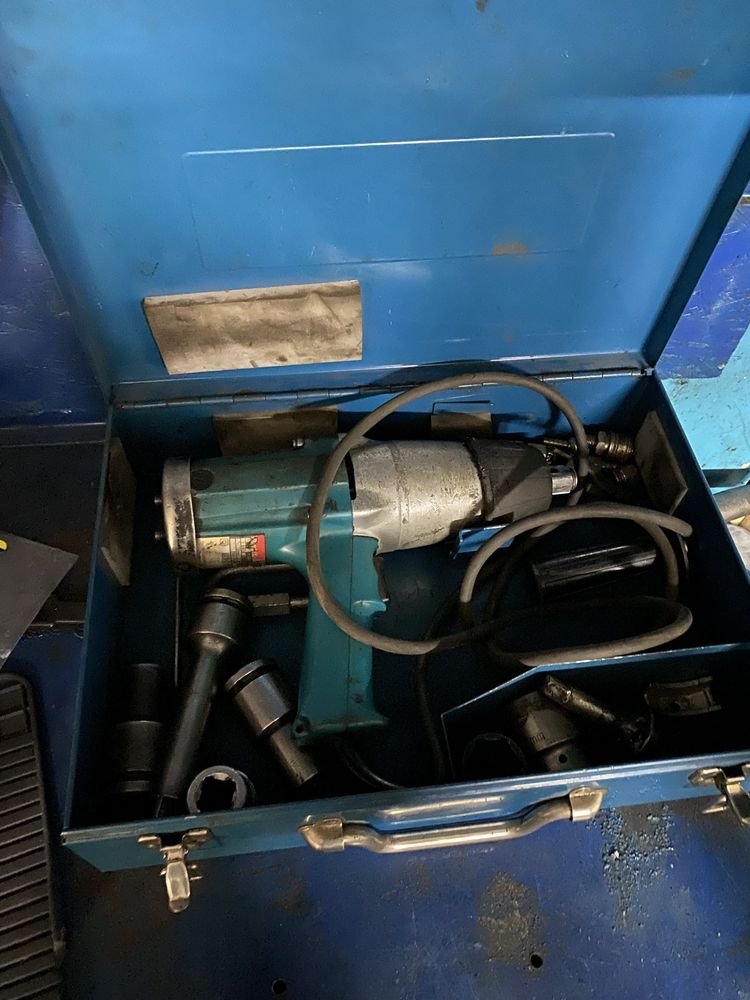 Гайковерт Makita 6906
