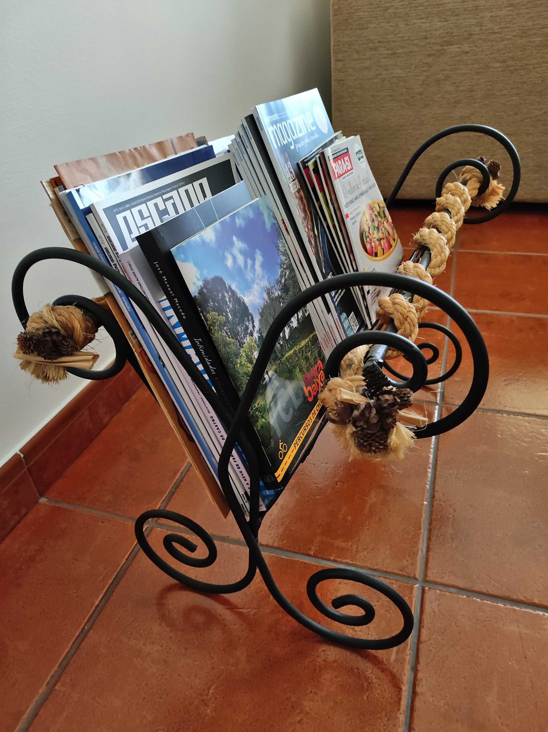 Suporte para jornais e revistas