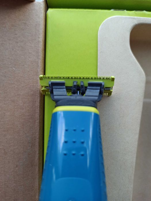 Триммер Philips OneBlade First Shave (QP2515/16)