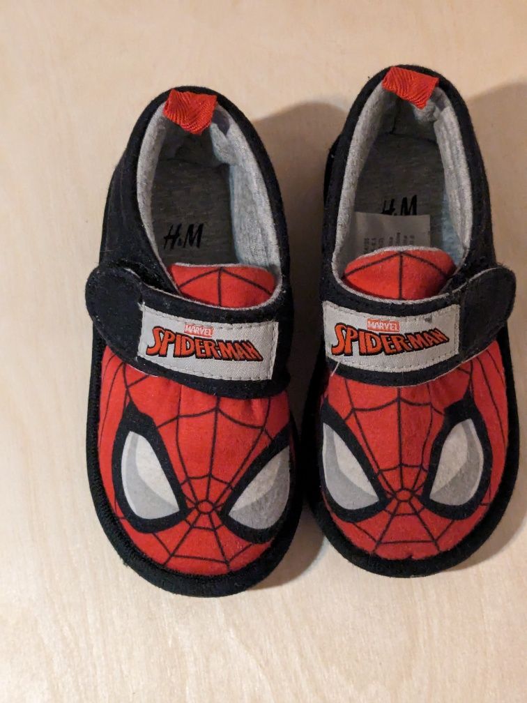 Dżersejowe kapcie Spiderman H&M 24-25 rozmiar