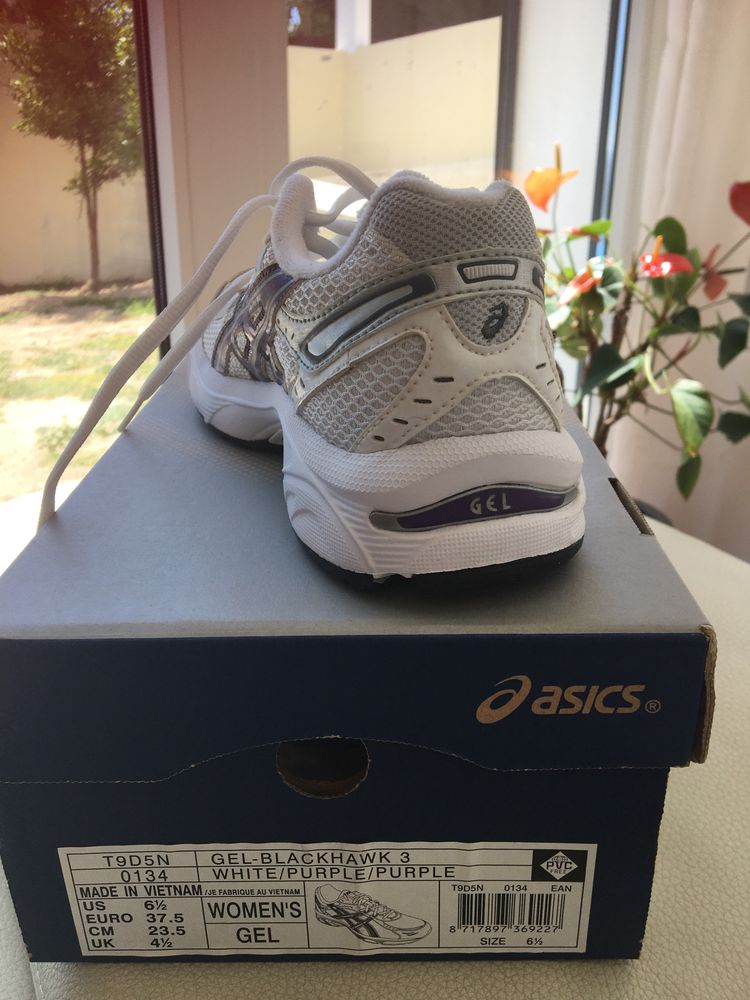 Ténis Asics Gel novos 37,5