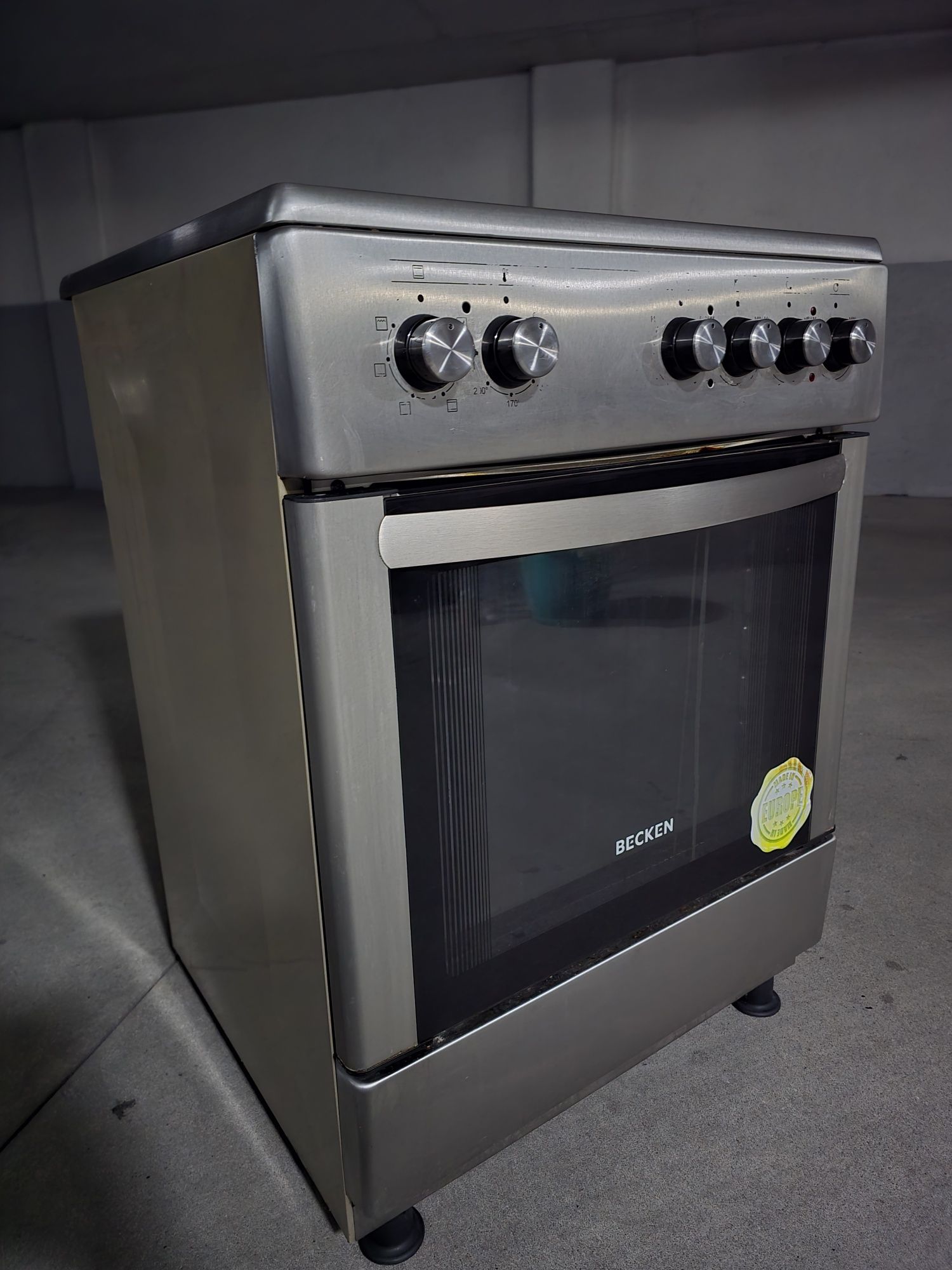 Forno com Placa vitrocerâmica elétrico