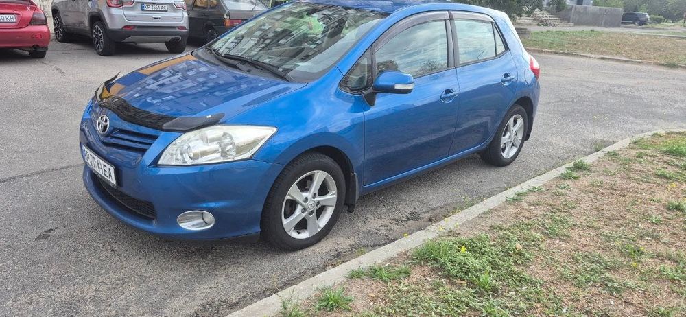 TOYOTA AURIS 1.6 газ/бенз. 2010