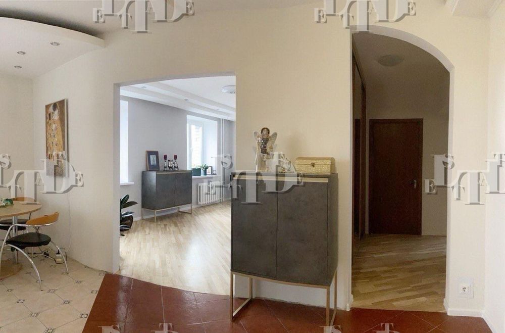 Продам 3-кімнатну квартиру Солом'янський район. EN