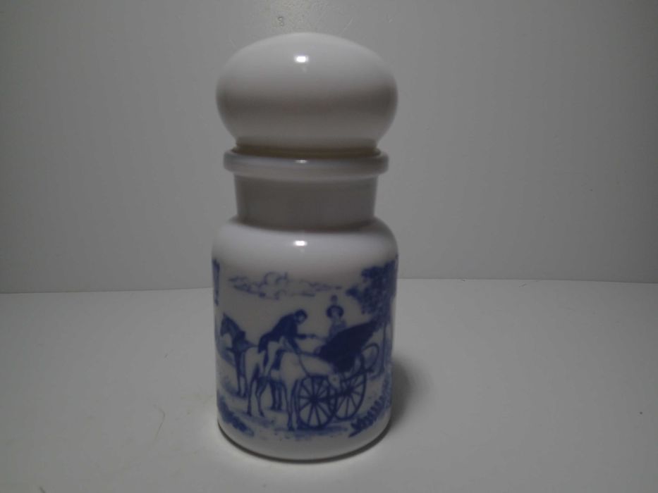 Frascos de vidro opalino