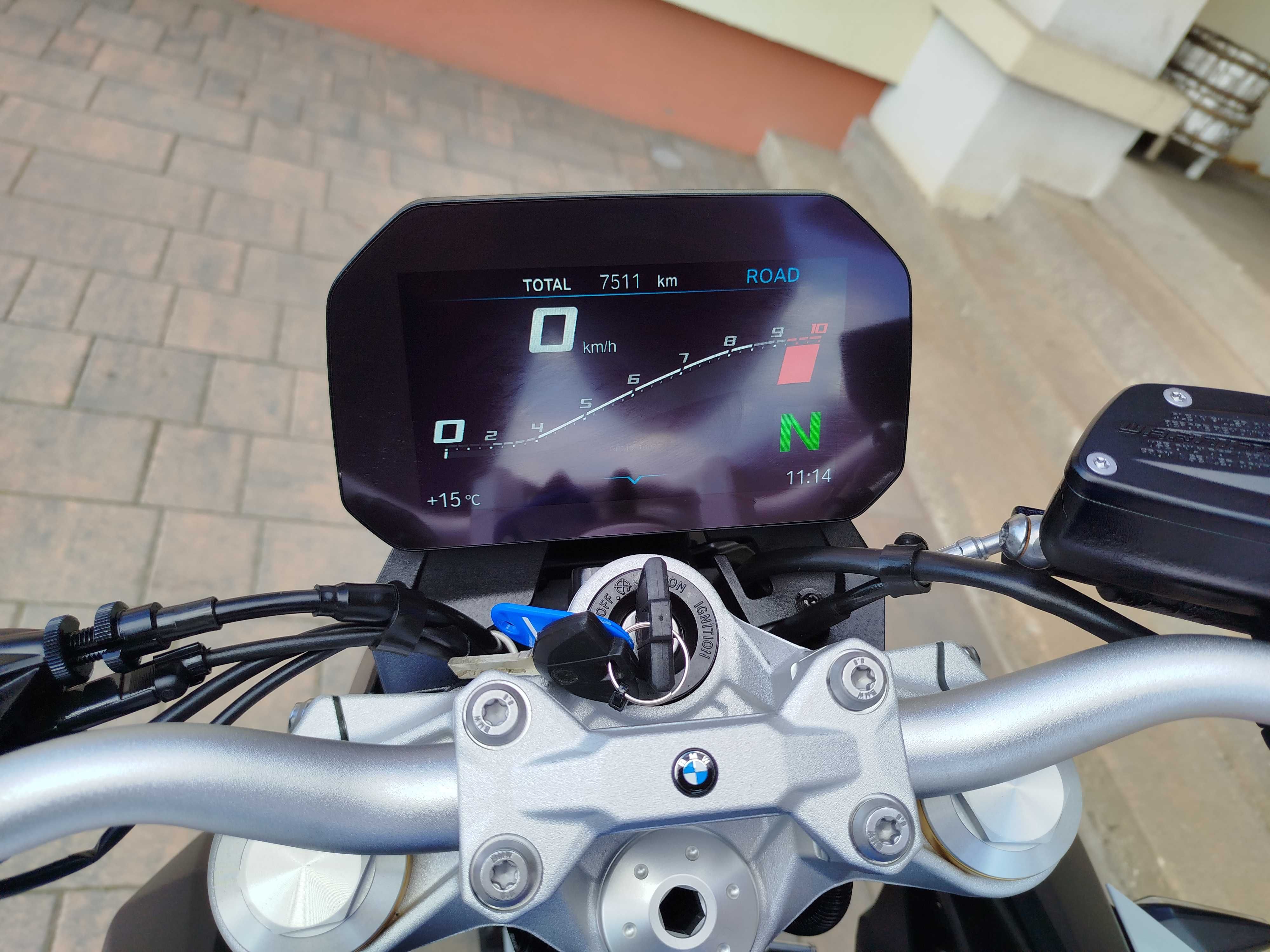 BMW F900 R, rok 2022