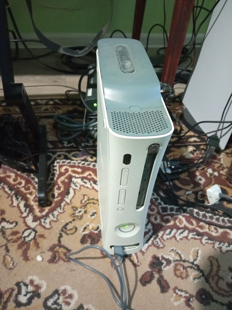 Игровая приставка Xbox 360 60gb.