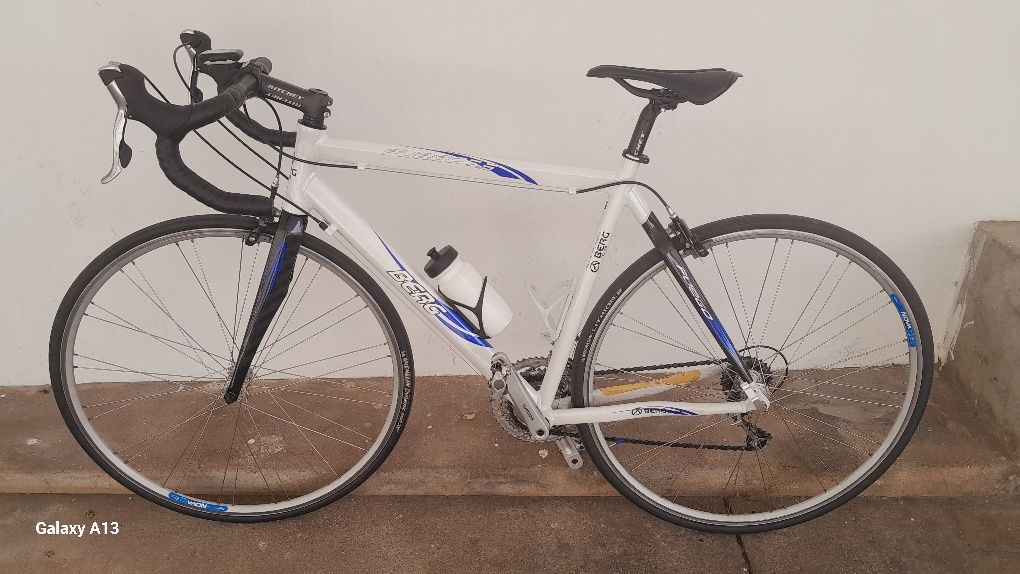 Vendo bicicleta de estrada marca Berg fuego 7.5
