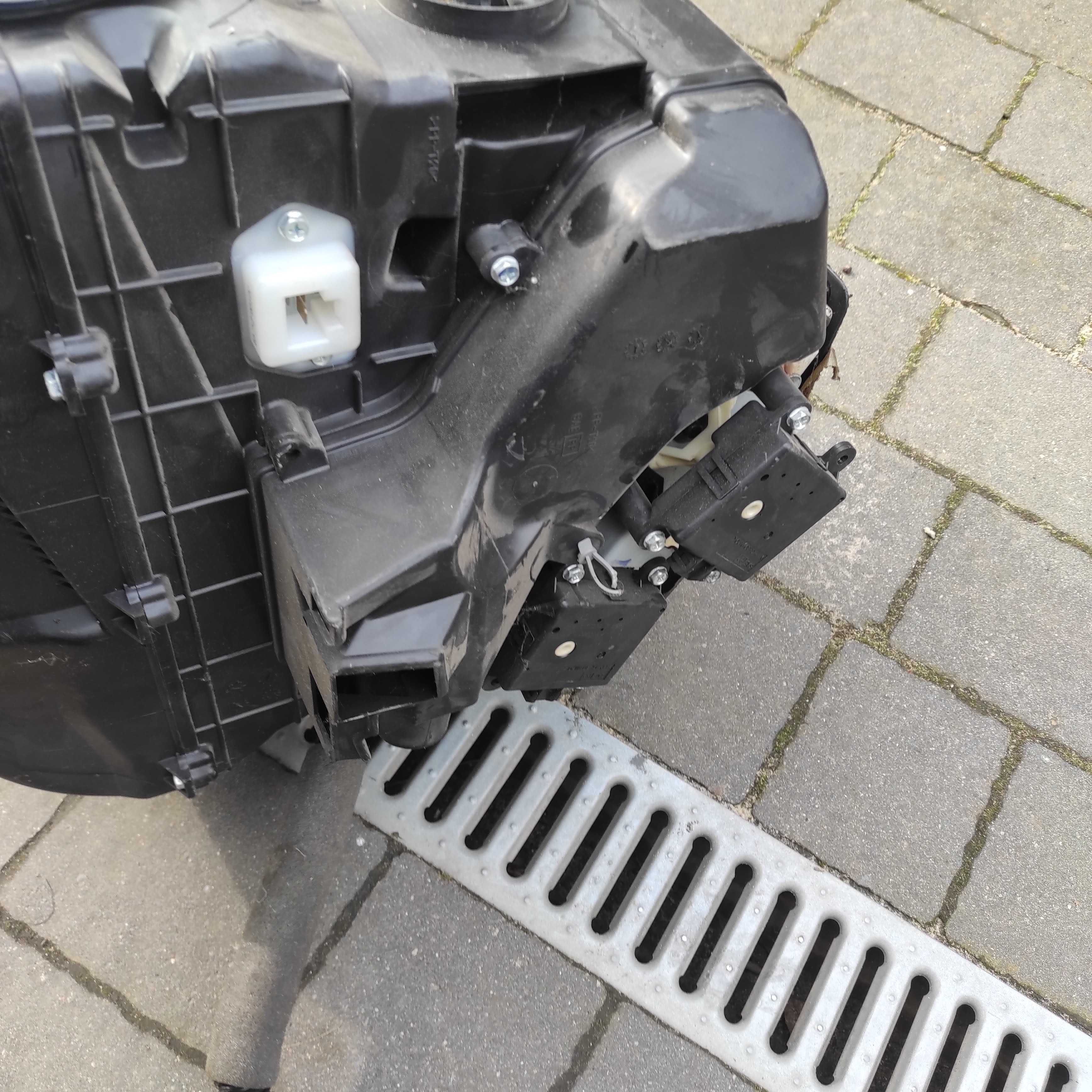 Nagrzewnica Nissan Primera P 12 2,0 16 V